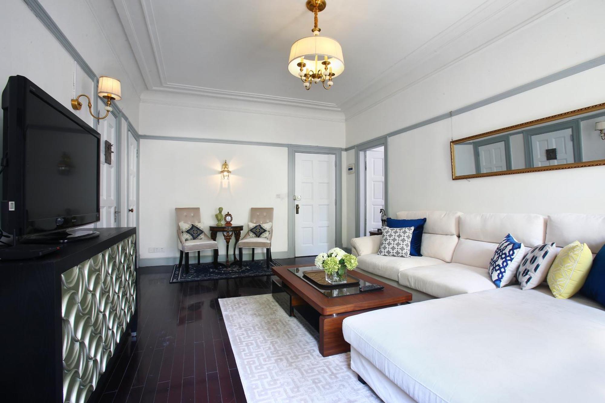 Classic Victorian Presidential West Nanjing Rd Apartment