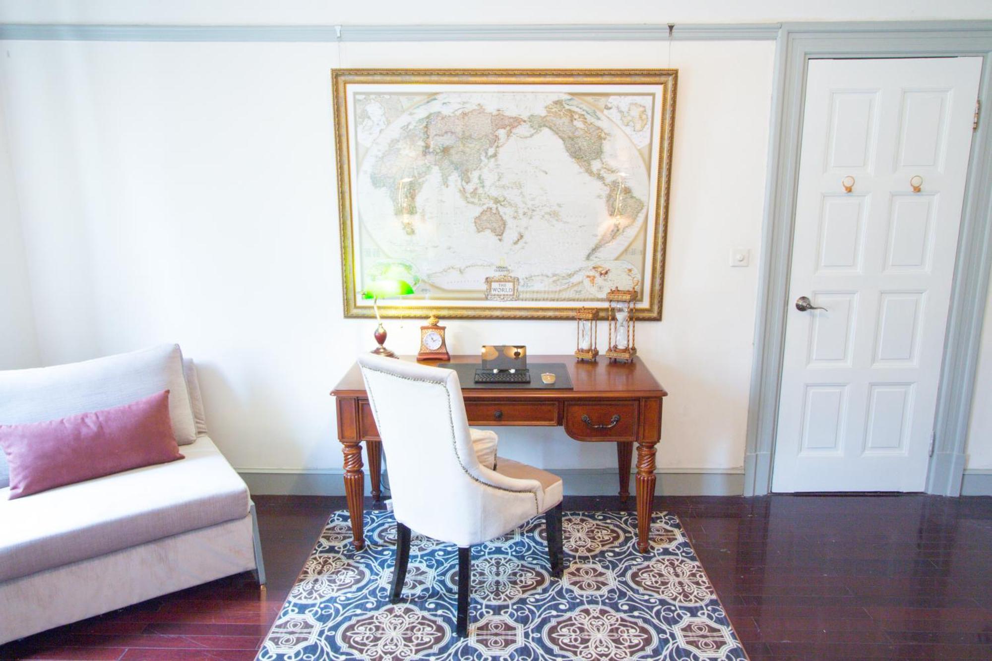 Classic Victorian Presidential West Nanjing Rd Apartment