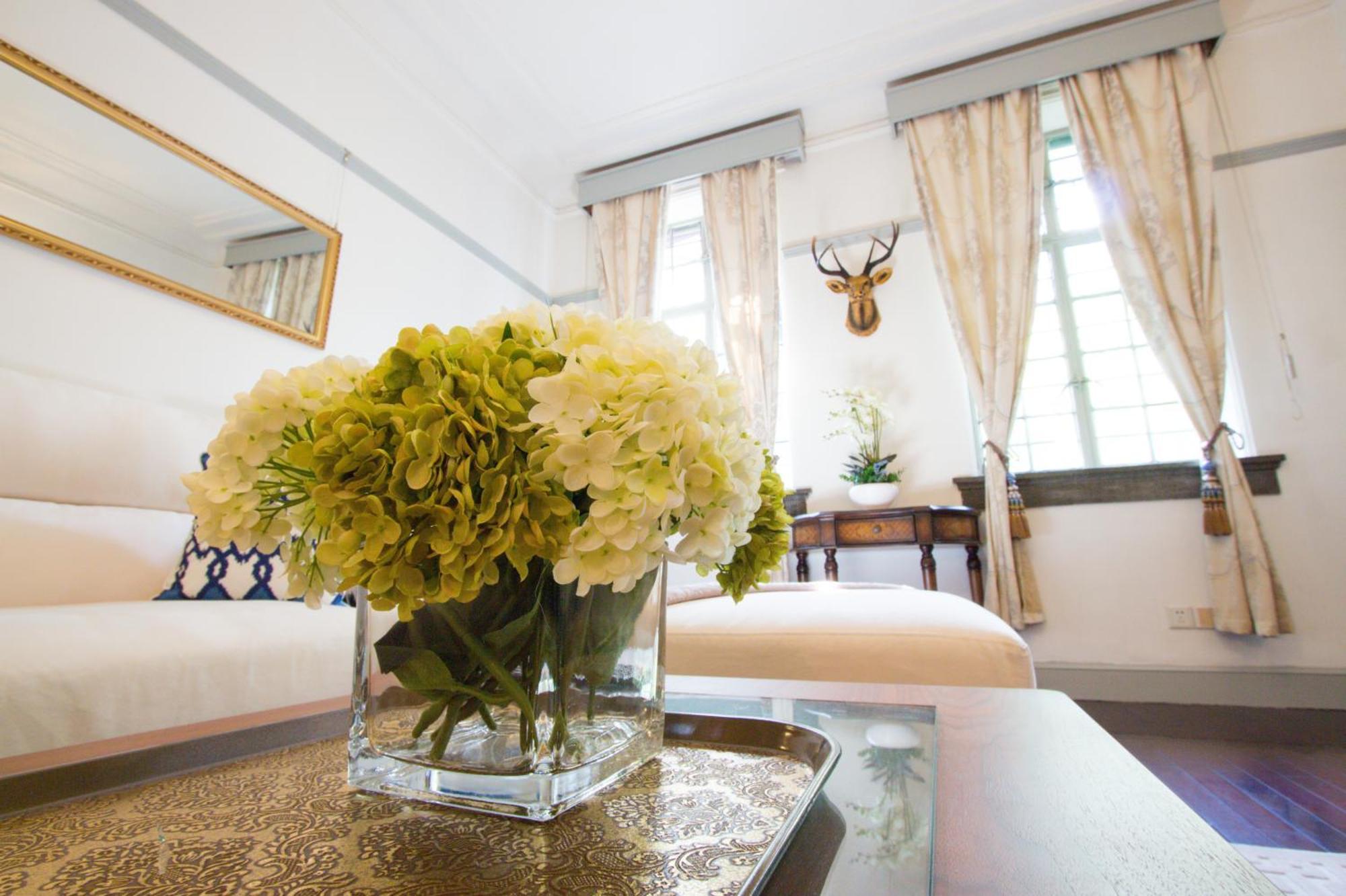 Classic Victorian Presidential West Nanjing Rd Apartment